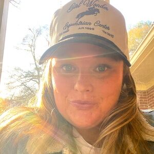 Meet your Posher, Macey